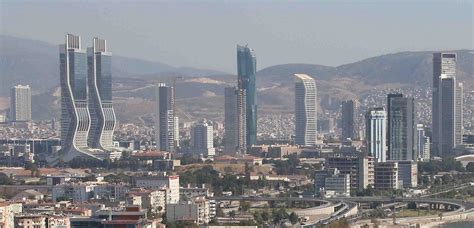 İzmir’in En Yüksek Binası Kaç Katlı?